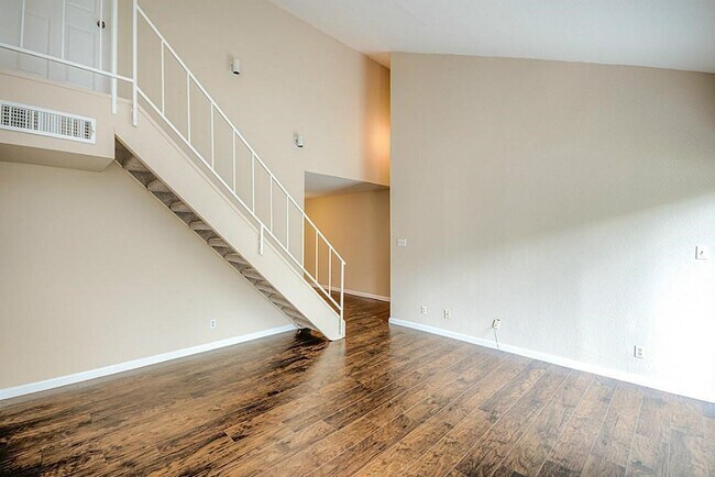 Building Photo - 10811 Richmond Ave Unit 19