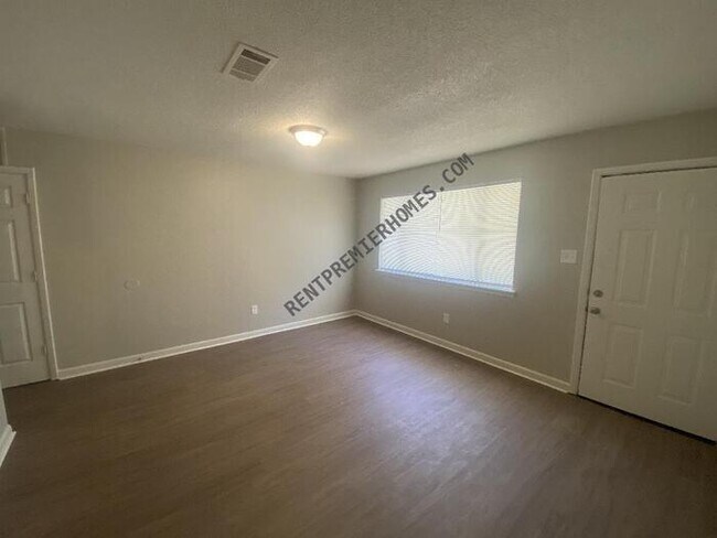 Photo - 3103 Hines Dr
