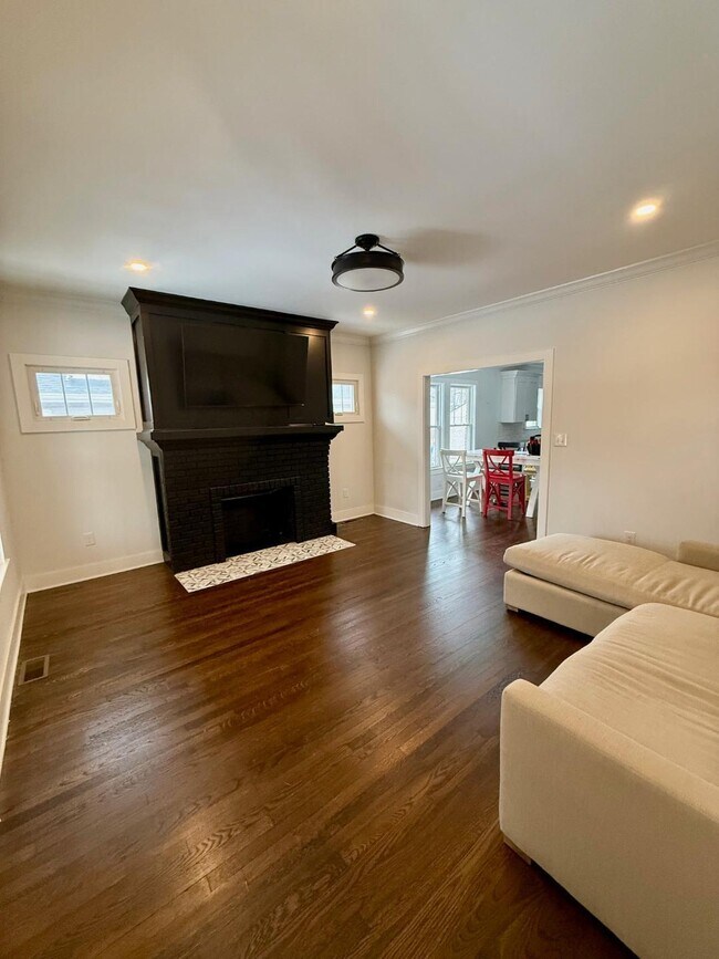 Photo - 644 Bellaire Ave