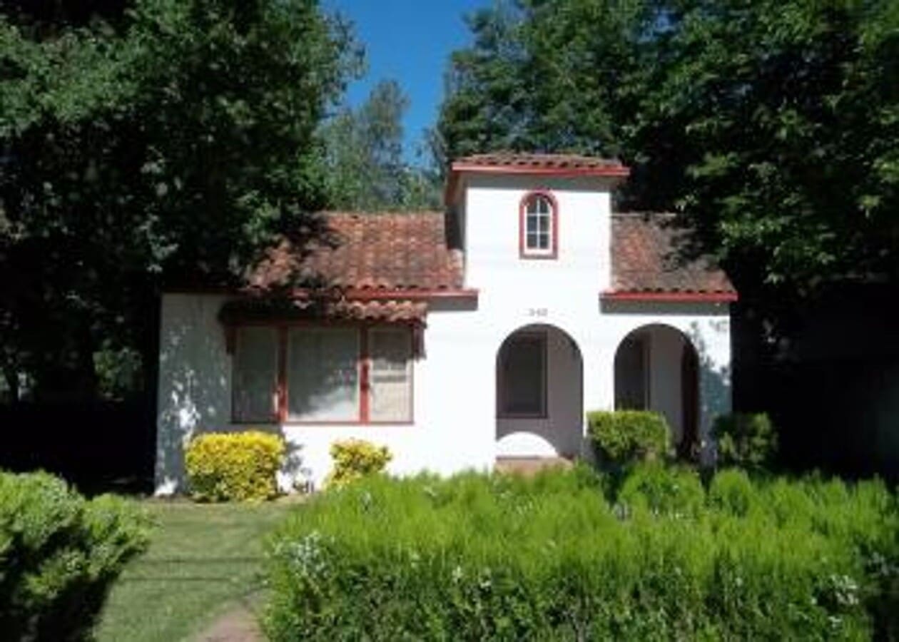 Location Location right across from campus! - Location Location right across from campus!