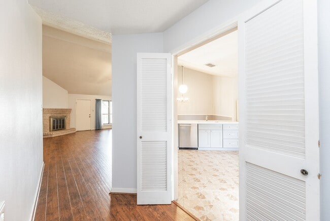 Photo - 6818 Brockington Dr