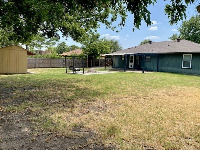 Photo - Charming Home located in a great neighborhood!