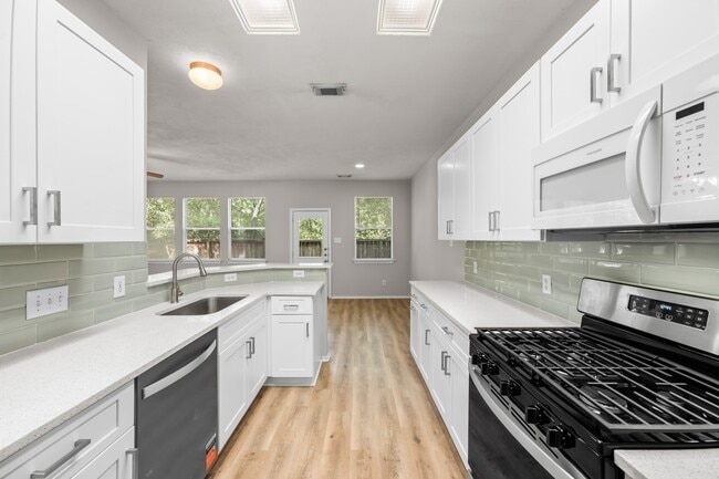 Photo - 211 N Burberry Park Cir