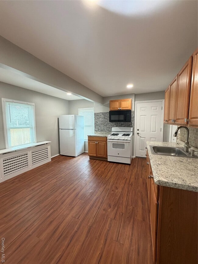 Photo - 49 Railroad Ave