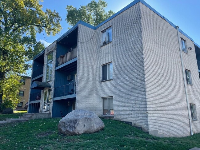York Ave Apartments
