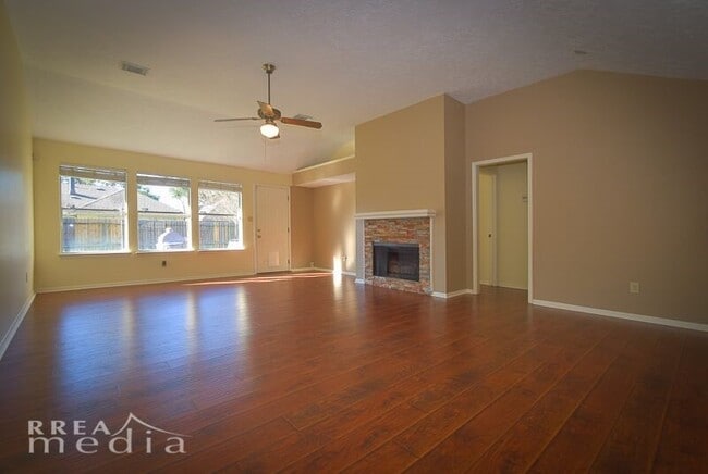 Photo - 19723 Glenfinch Ln