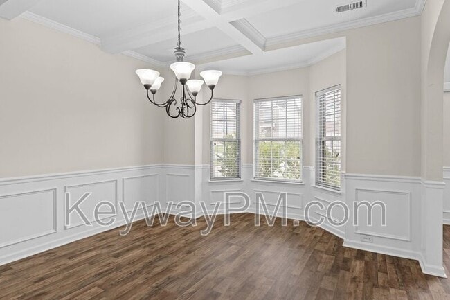 Photo - 2908 Wellington St