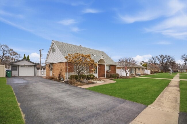 Building Photo - 8912 Windsor Ln