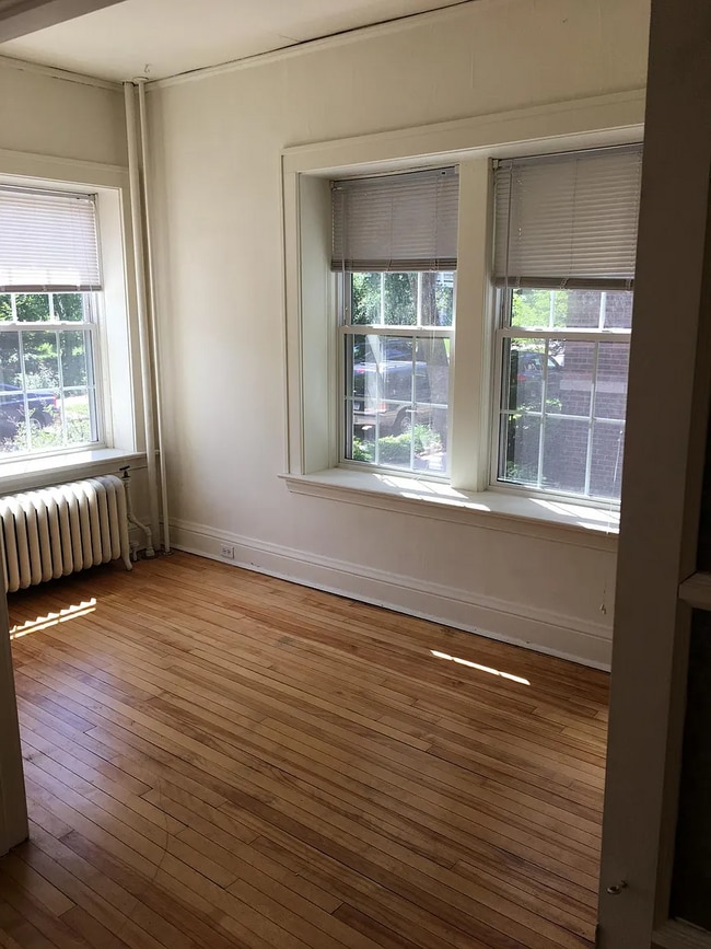 Building Photo - 2222 Girard Ave N Unit 2