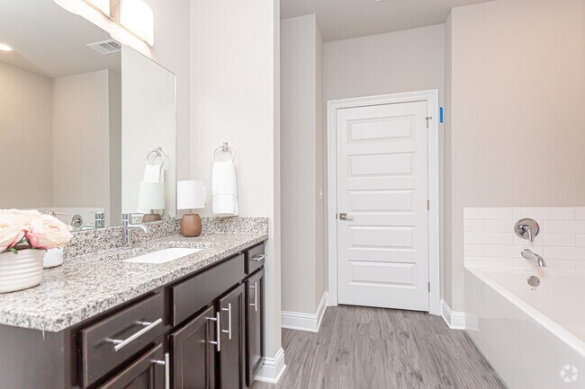 2 BR, 2 BA - 1081 SF