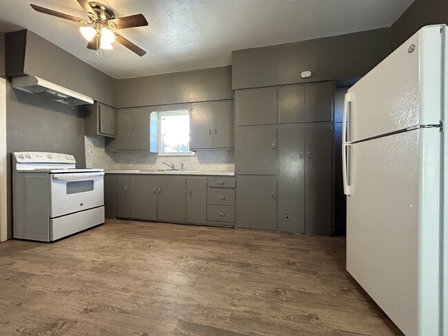 Photo - Duplex Located In Lubbock & Minutes From Schools, Parks & Texas Tech Campus Unidad B