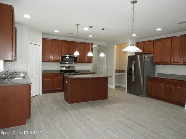 Photo - 583 Hollow Glen Dr