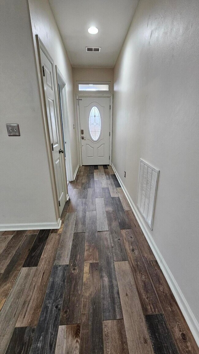 Photo - 2548 Maggie Cove