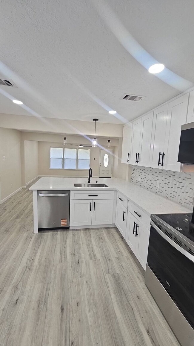 Photo - 2228 Eriksson St