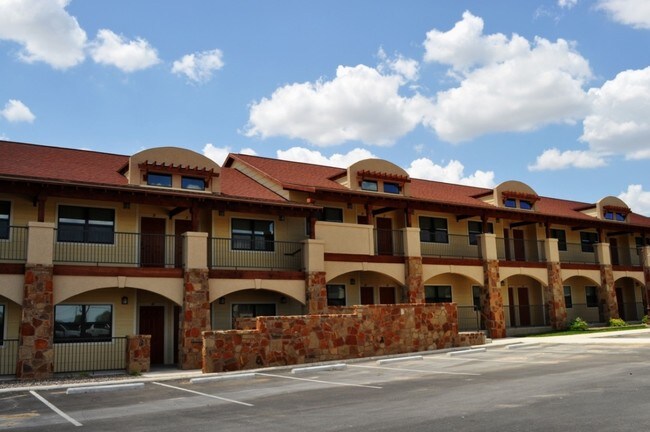 Building Photo - Energy Lodge Carrizo Springs Rental