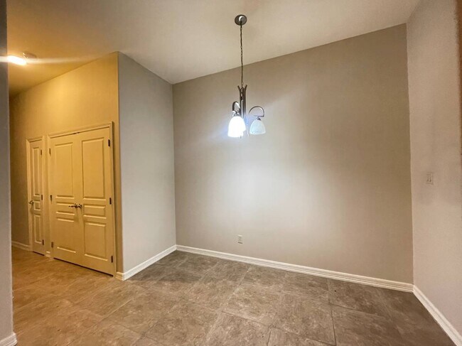 Photo - 2815 Mimosa St