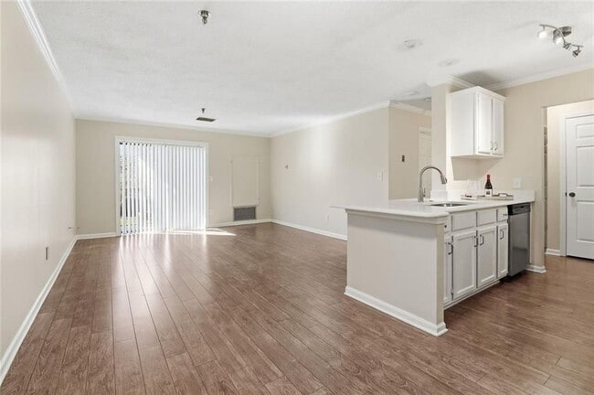 Photo - 300 Johnson Ferry Rd