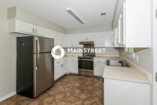 3 Bedroom Pet-Friendly Home in Olive Branch, MS with Main Street Renewal