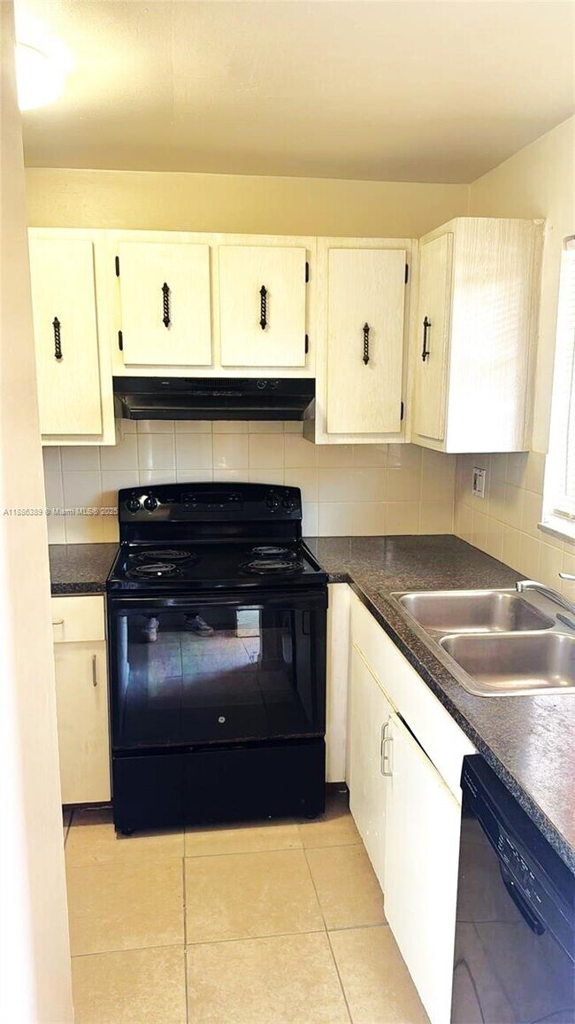 Photo - 932 W Kalmia Dr Unit 3A
