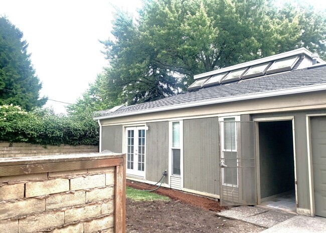 Building Photo - Fantastic SW Portland Home!