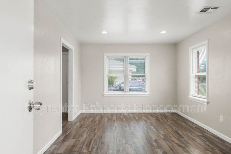 Photo - 403 Babb Dr