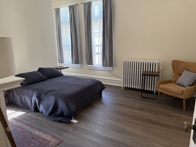 Photo - 137 E Gorham St Unidad 2