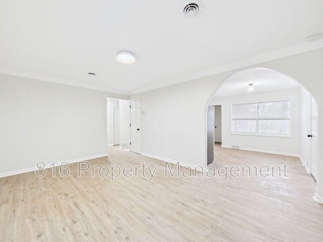 Photo - 11211 Corrington Ave