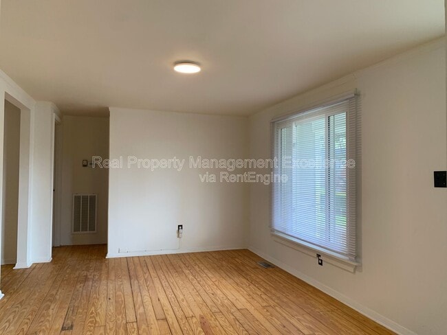 Photo - 410 W Watson St