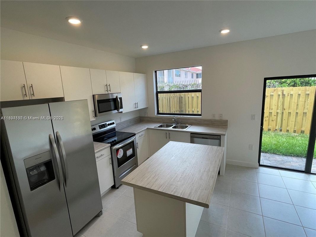 Photo - 883 NE 211th St Townhome