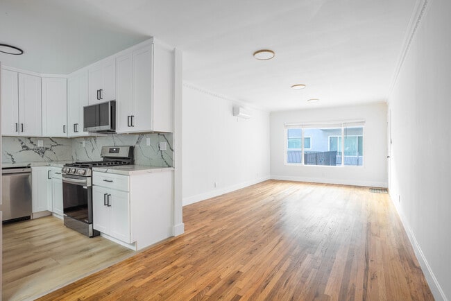 Photo - 1211 Detroit N St