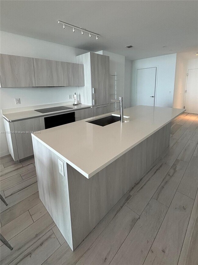 Photo - 480 NE 31st St Unidad 3105