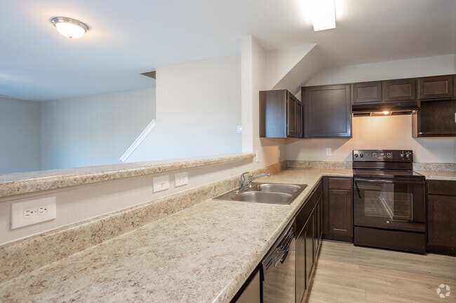 2BR, 2.5BA - Townhome - Kitchen - Riverwood Ranch Townhomes