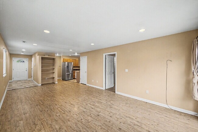 Photo - "Charming 3-Bedroom Duplex in Englewood with 2 Full Baths - Your Ideal Home Awaits!"