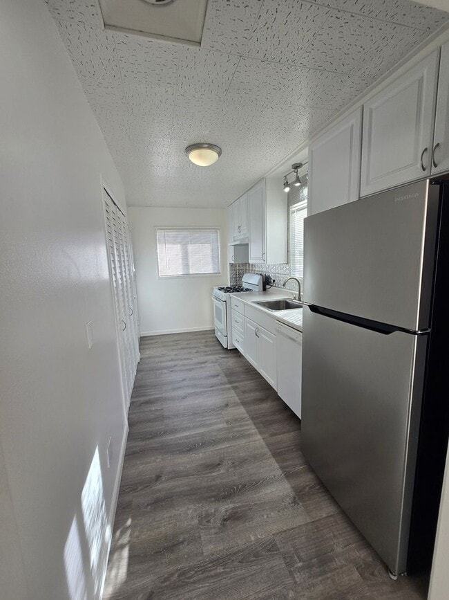 Photo - Beautifully Remodeled 2nd Floor Unit near downtown Martinez...