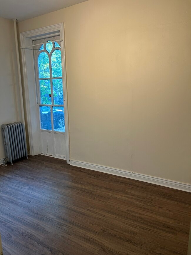 Building Photo - 1021 Green St Unit 1A