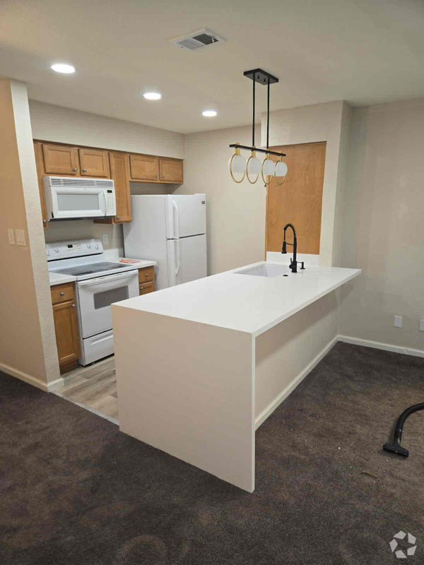 Building Photo - 1405 E Vegas Valley Dr Rental