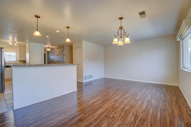 Photo - 5316 Van Christopher Dr NE