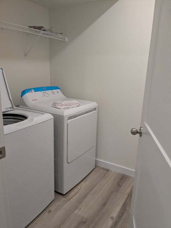 lanudry room - 471 Fox Den Cir