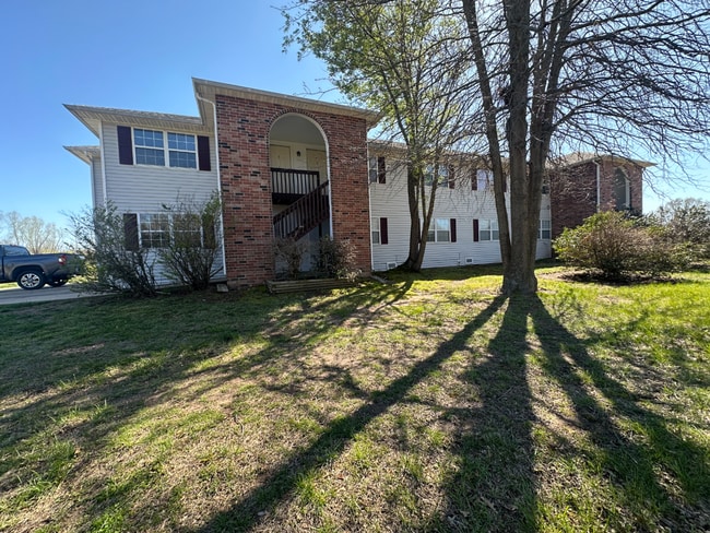 Building Photo - 2893 Crystal Lake Dr Unit -6