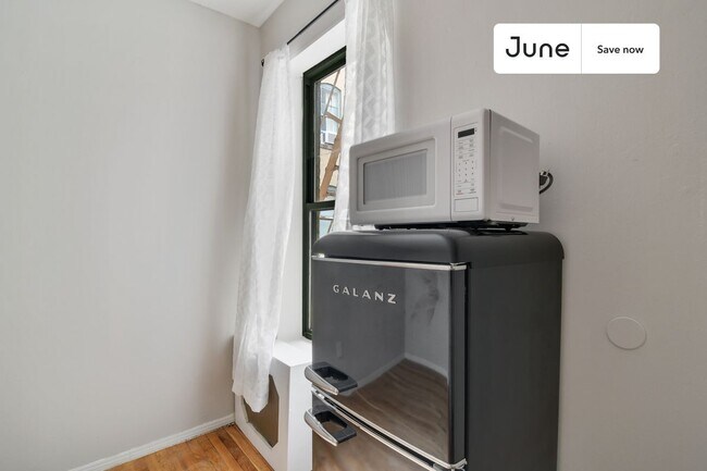 244 W 64th St Unit 4H