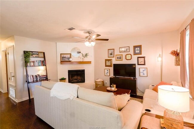 Photo - 619 San Benito Ct