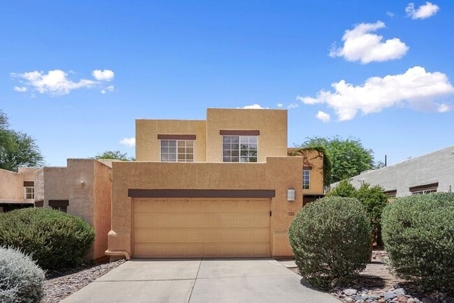 Building Photo - Elegant 4-Bed Home with Balcony & Backyard...