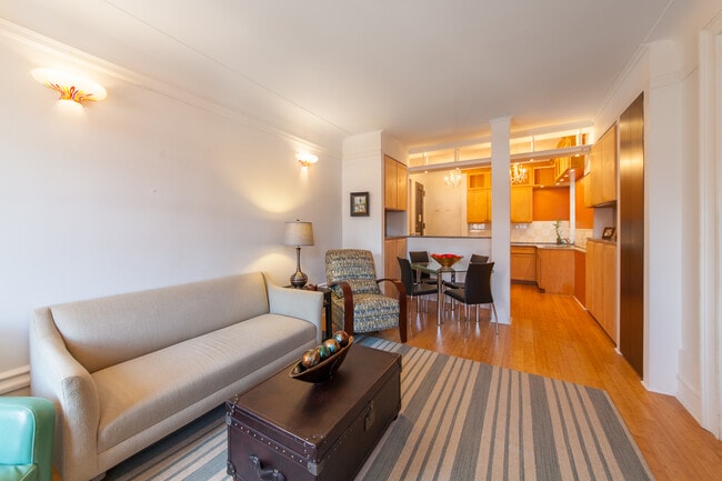 Building Photo - 127 W 82 St