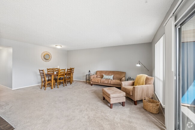 2BR, 2BA - 1,050SF - Living Room - Kimberly Woods Apartments