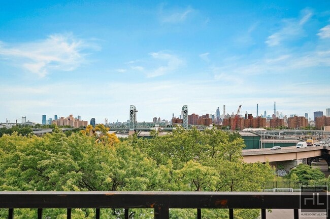 Building Photo - BRUCKNER BOULEVARD Rental