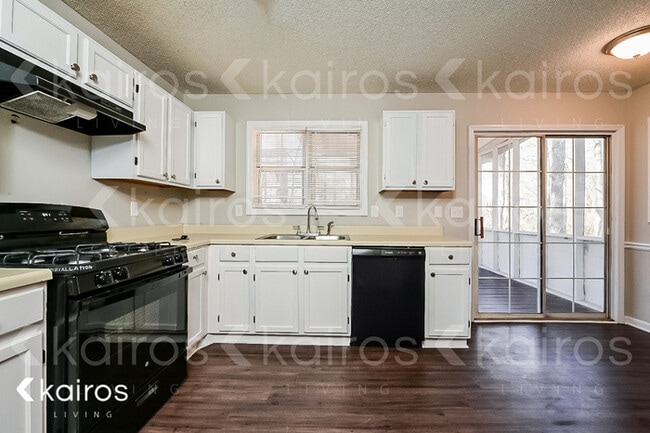 Photo - 835 Ashley Ln