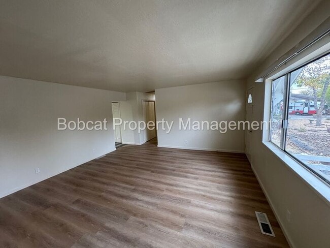 Photo - 2000 Marie Dr