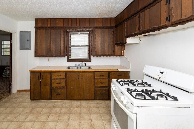 Photo - 109 W Hickory Ave