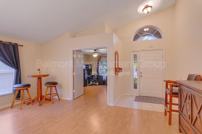 Photo - 1439 Sunningdale Way