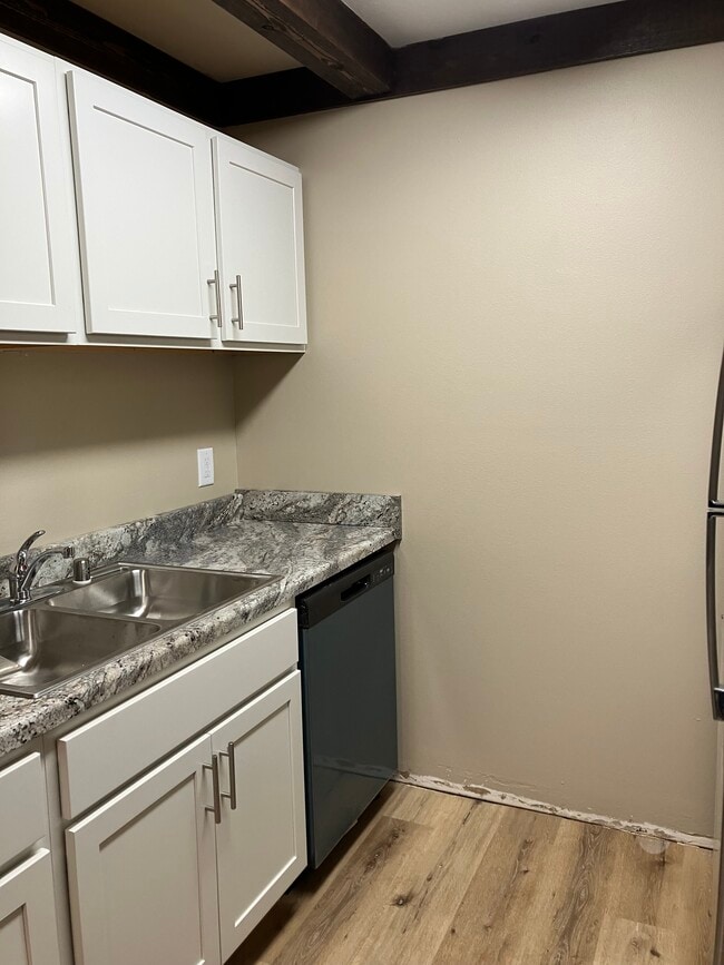 Photo - Briar Cliff Apartments Unit 43-5